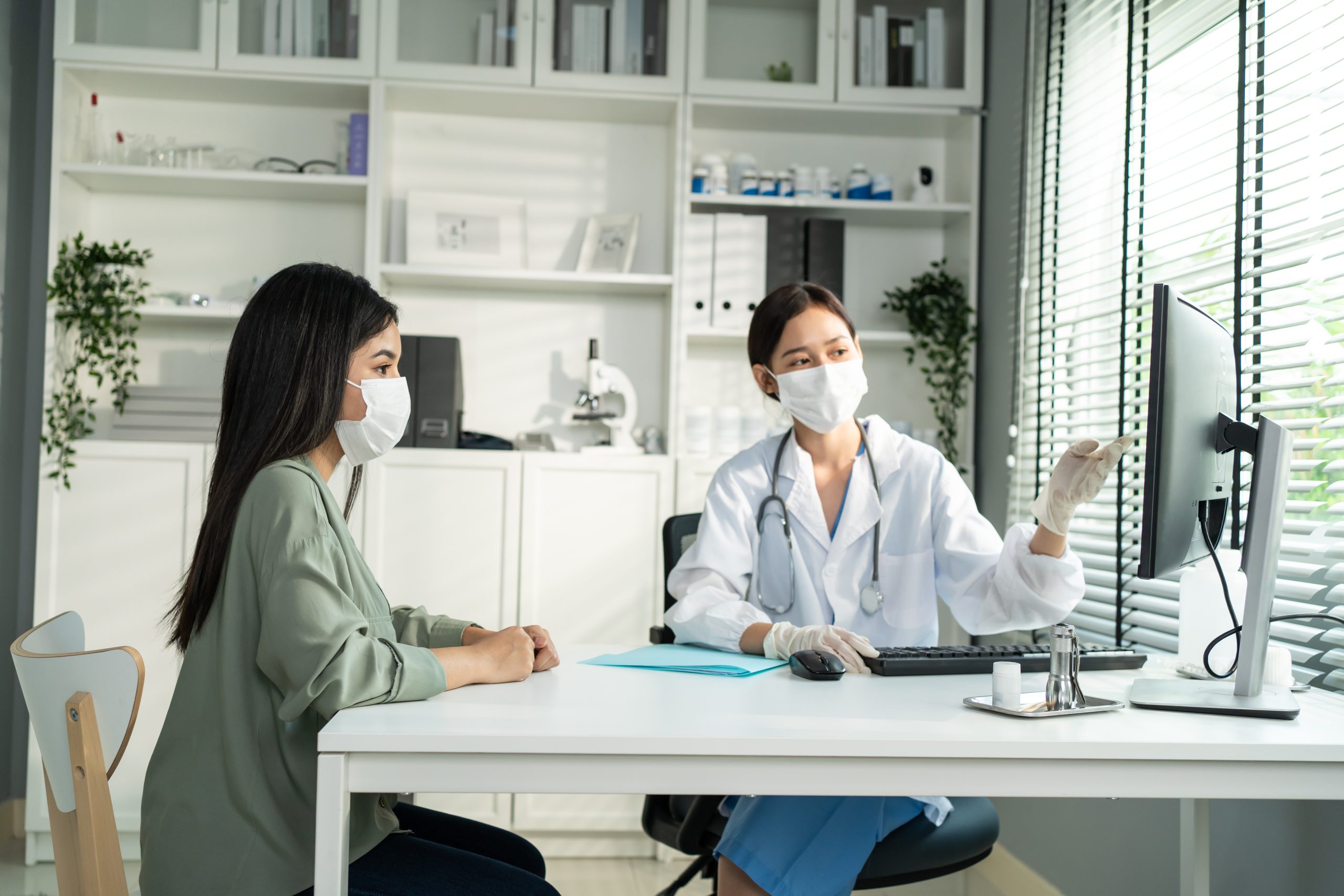 A female gynaecologist consulting with a patient.